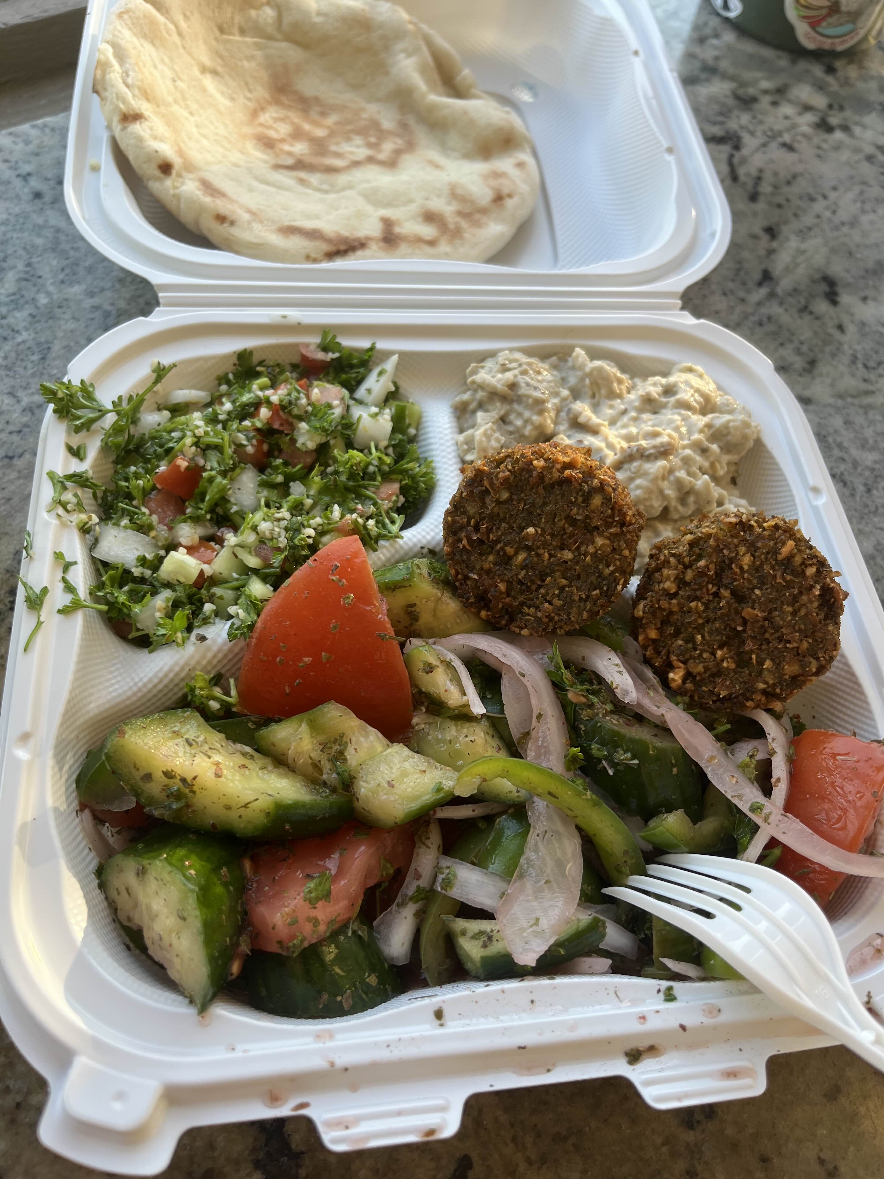 Falafel salad platter