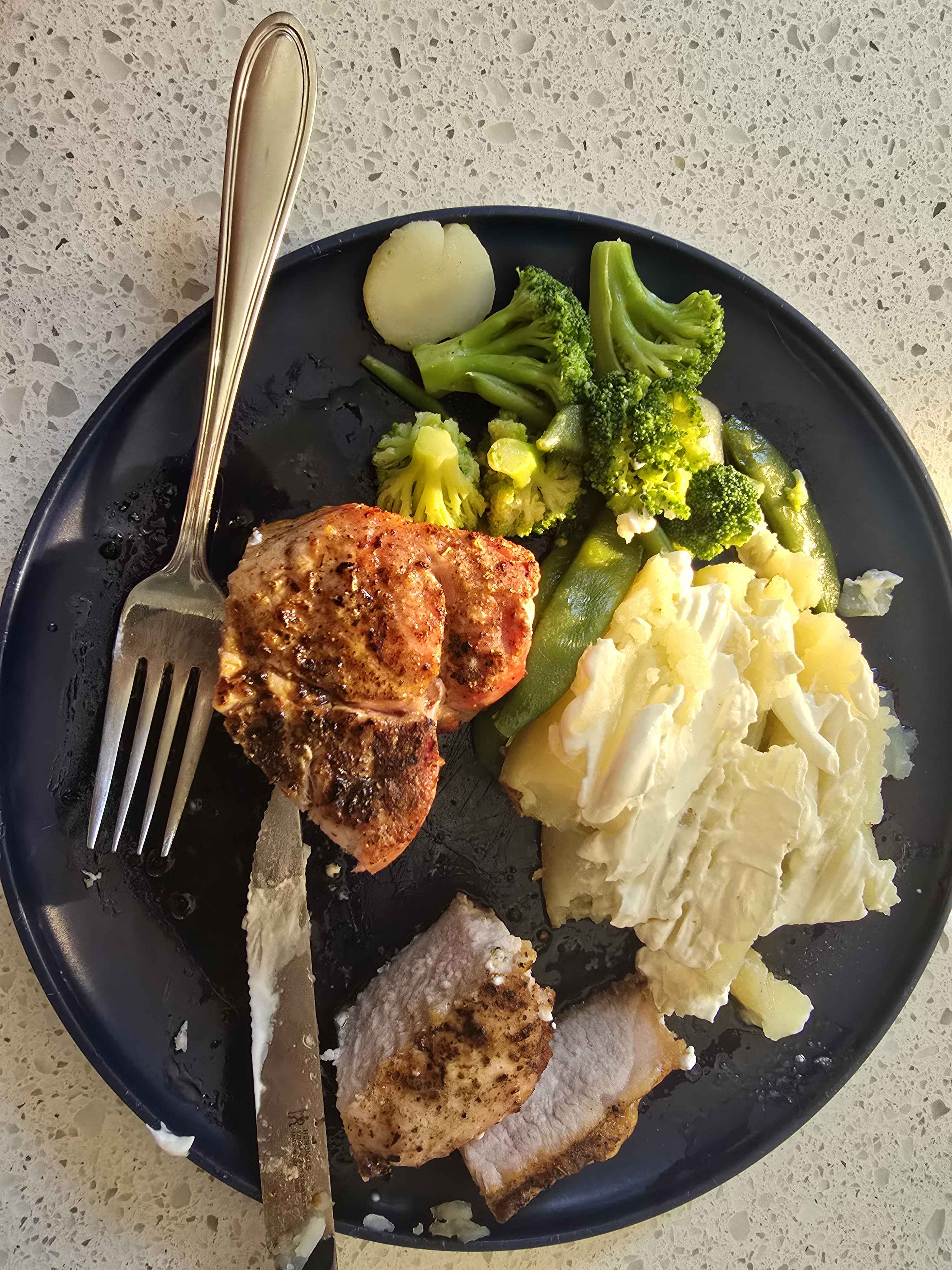 Grilled chicken mashed potatoes broccoli
