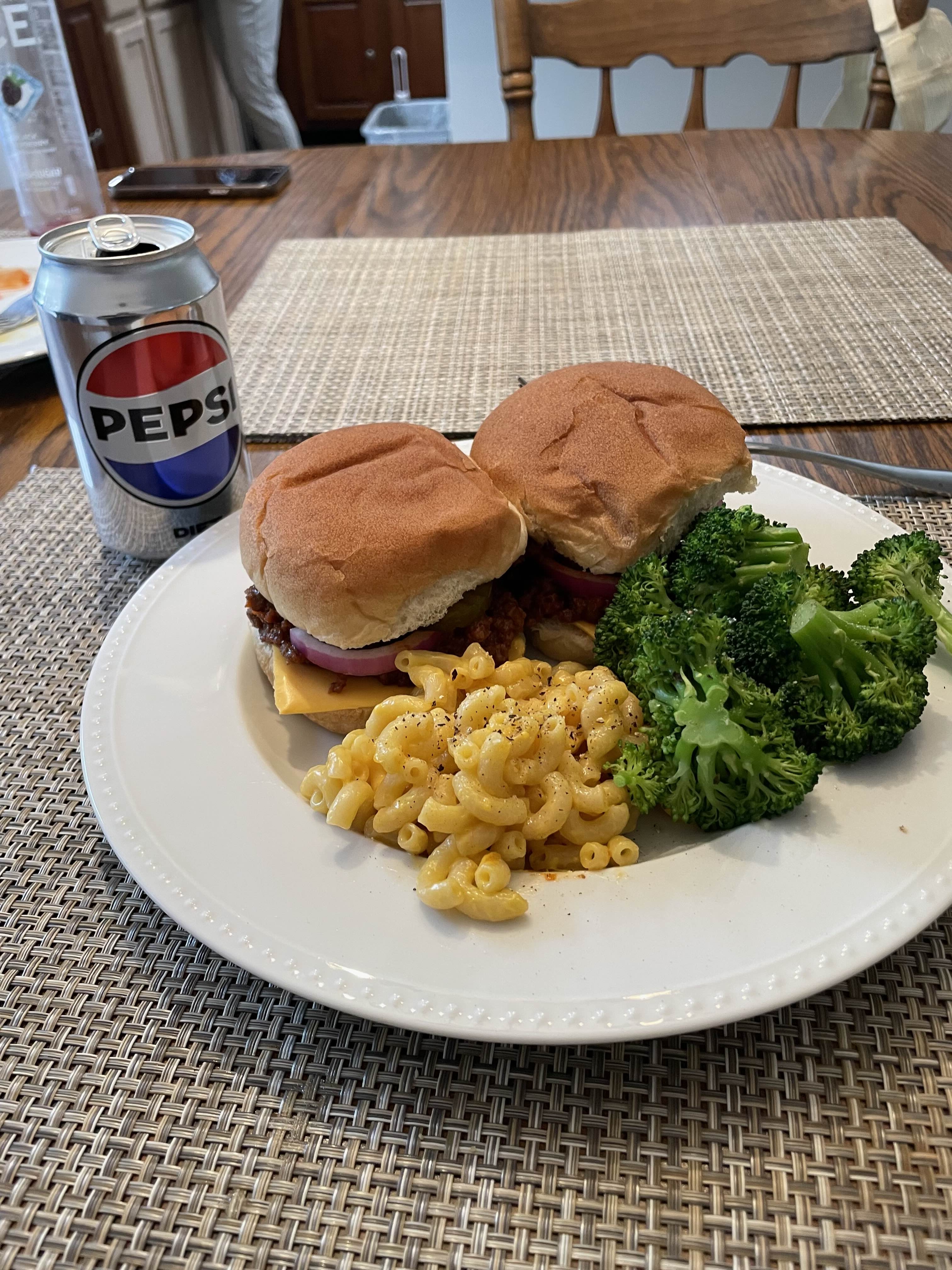 Sliders macaroni broccoli