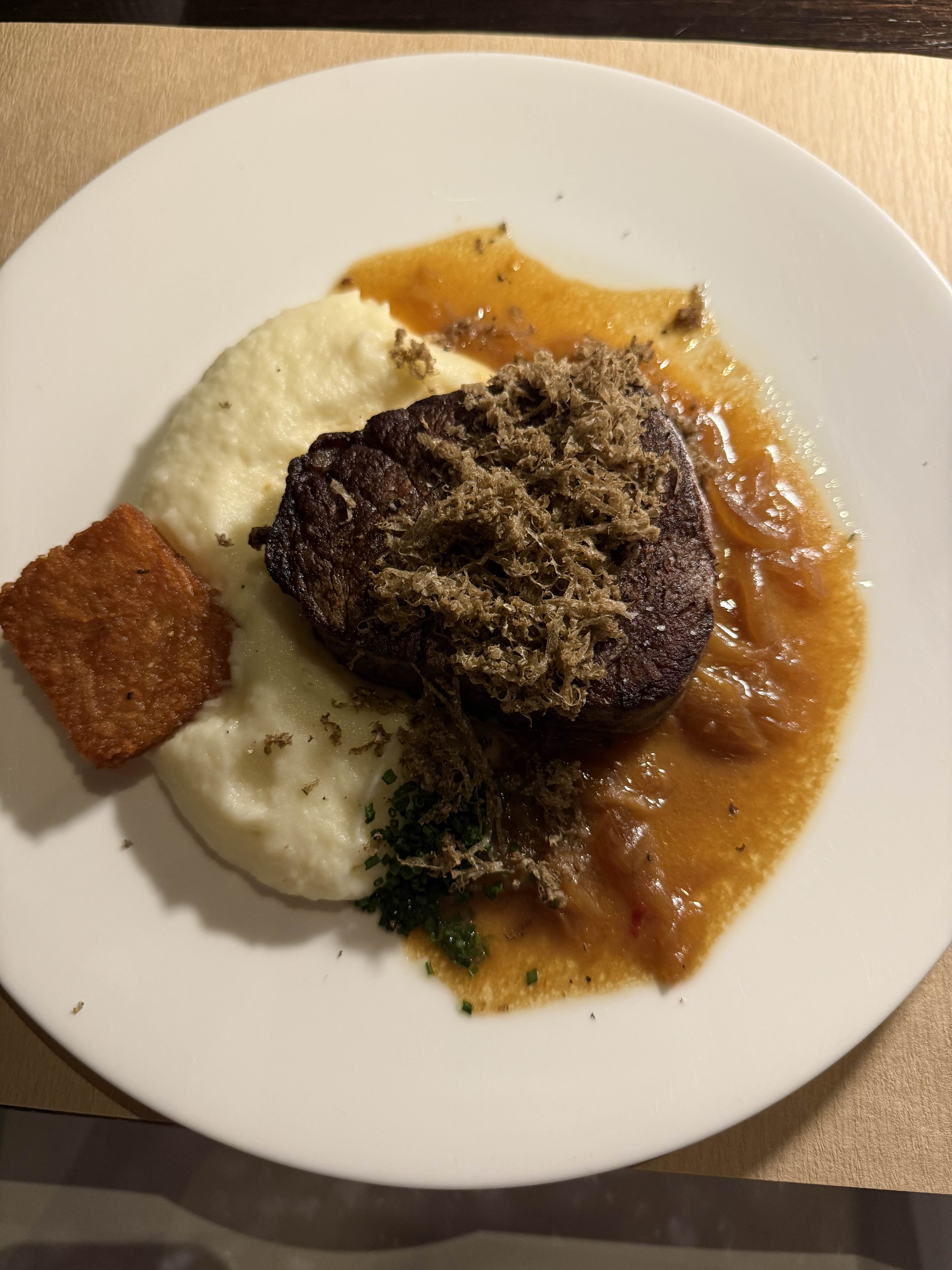 Beef tenderloin with mashed potatoes