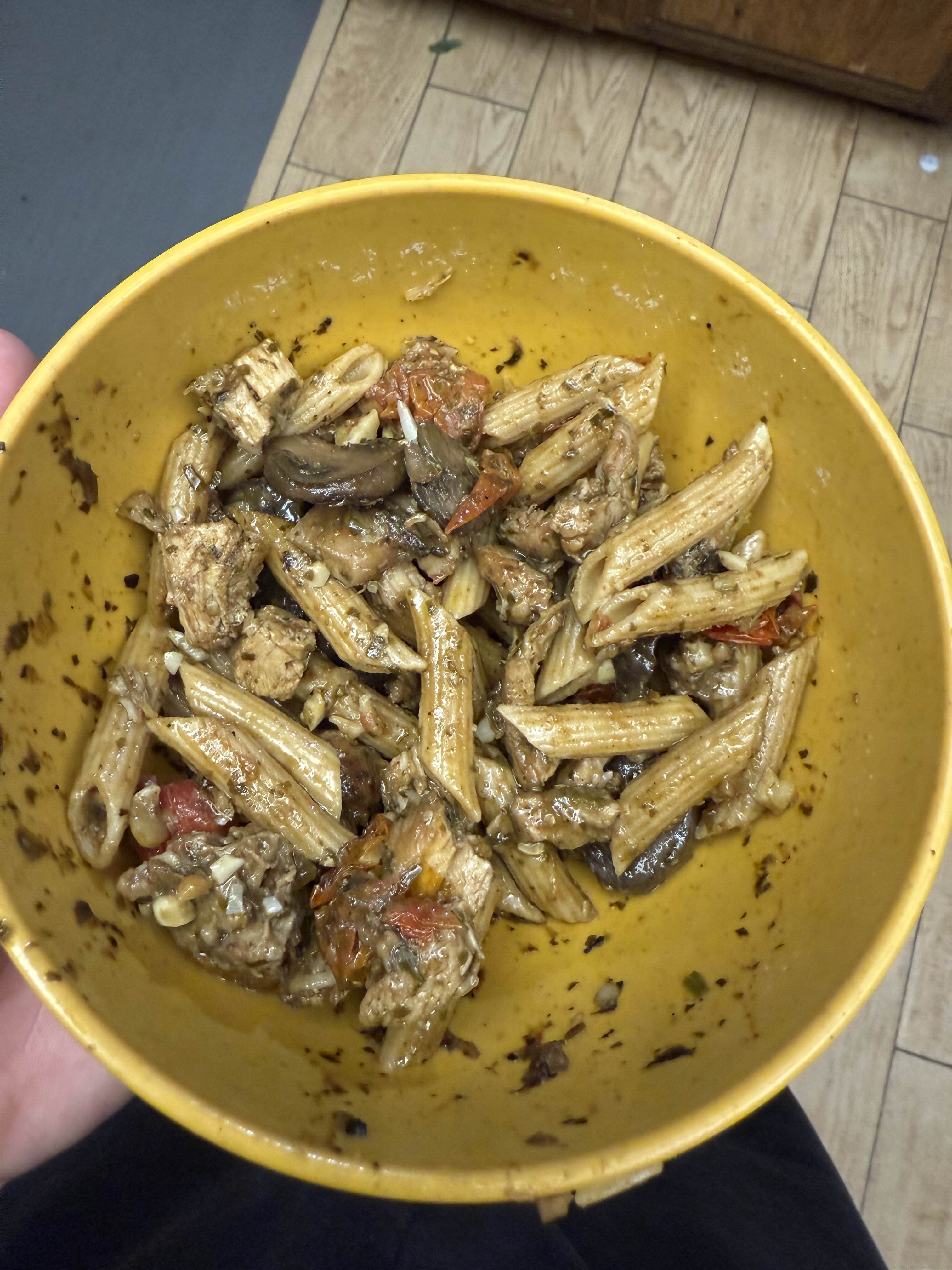 Italian American slop.
(Whole grain penne, pesto, chicken thighs, shrooms/tomatos)