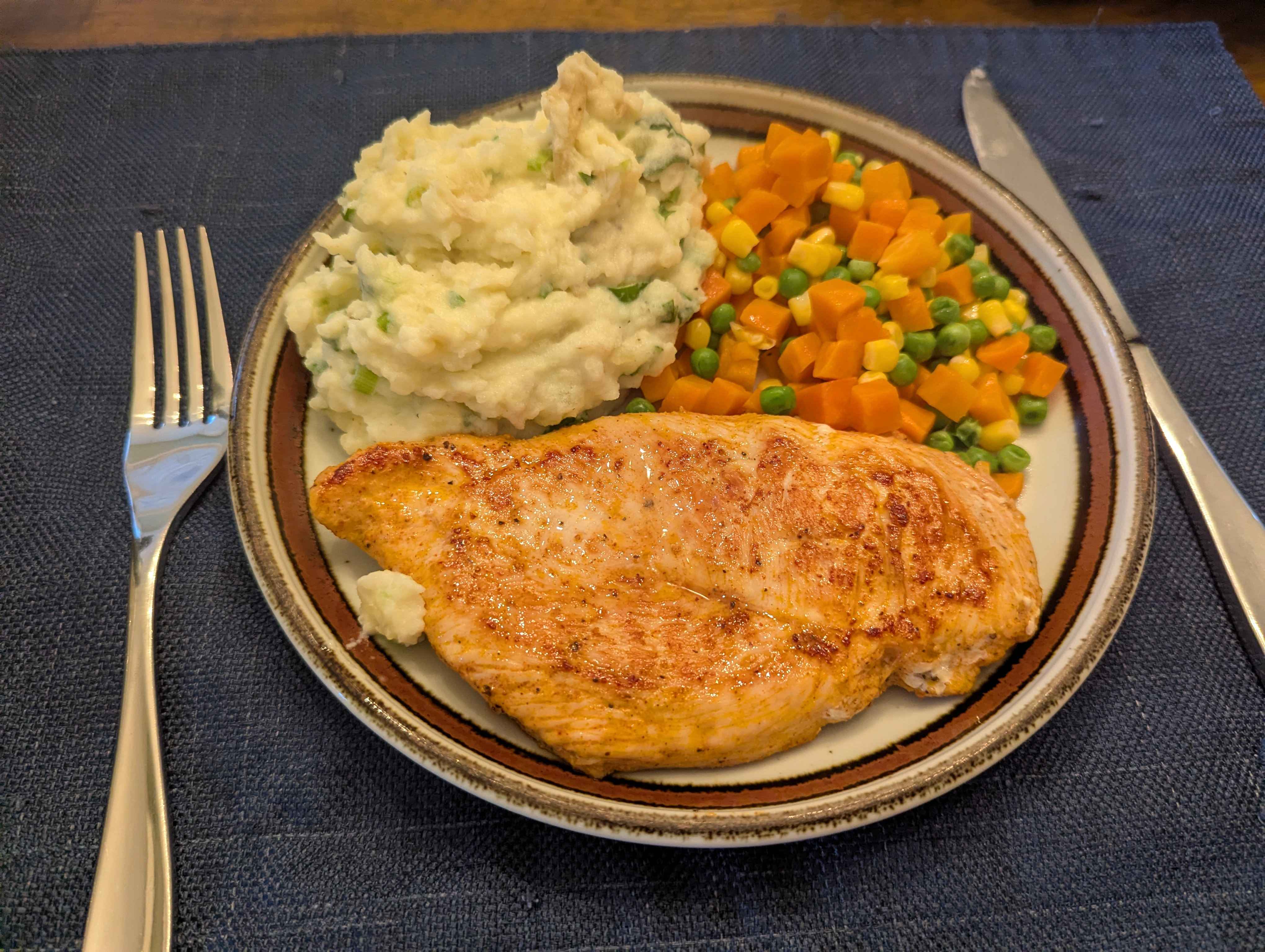 Grilled salmon with vegetables