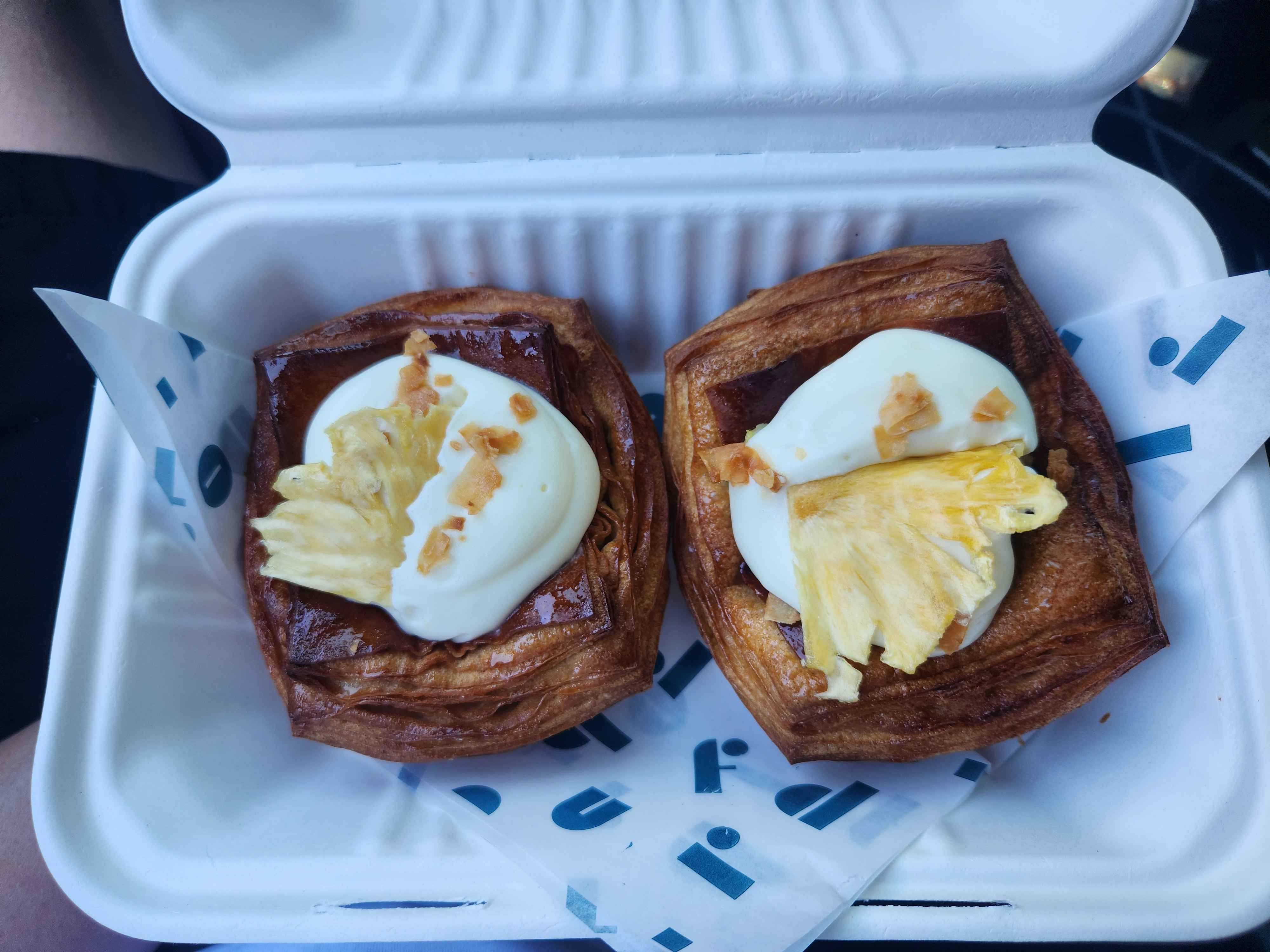 Pineapple cream pastries (1)