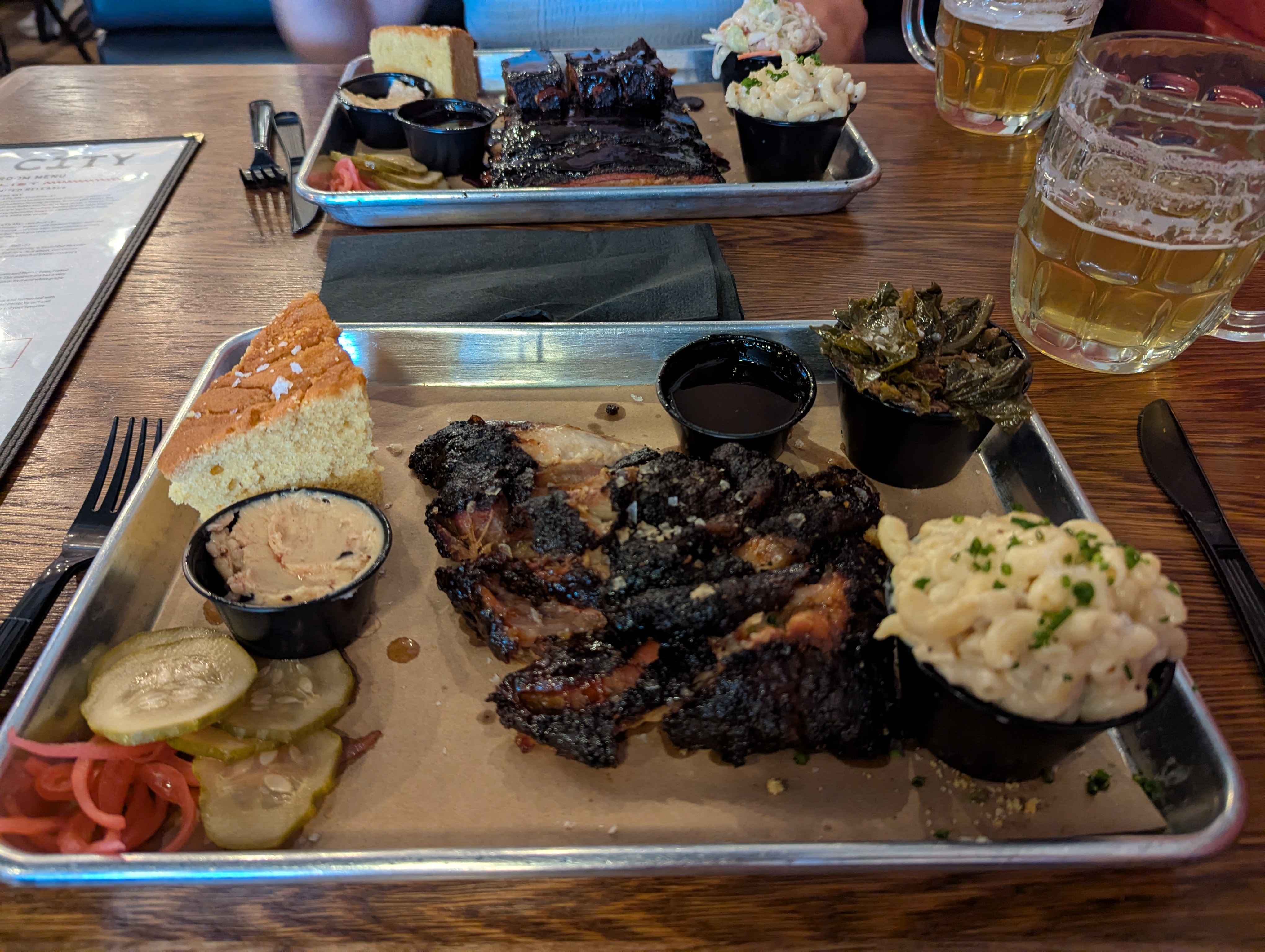 Barbecue platter with sides