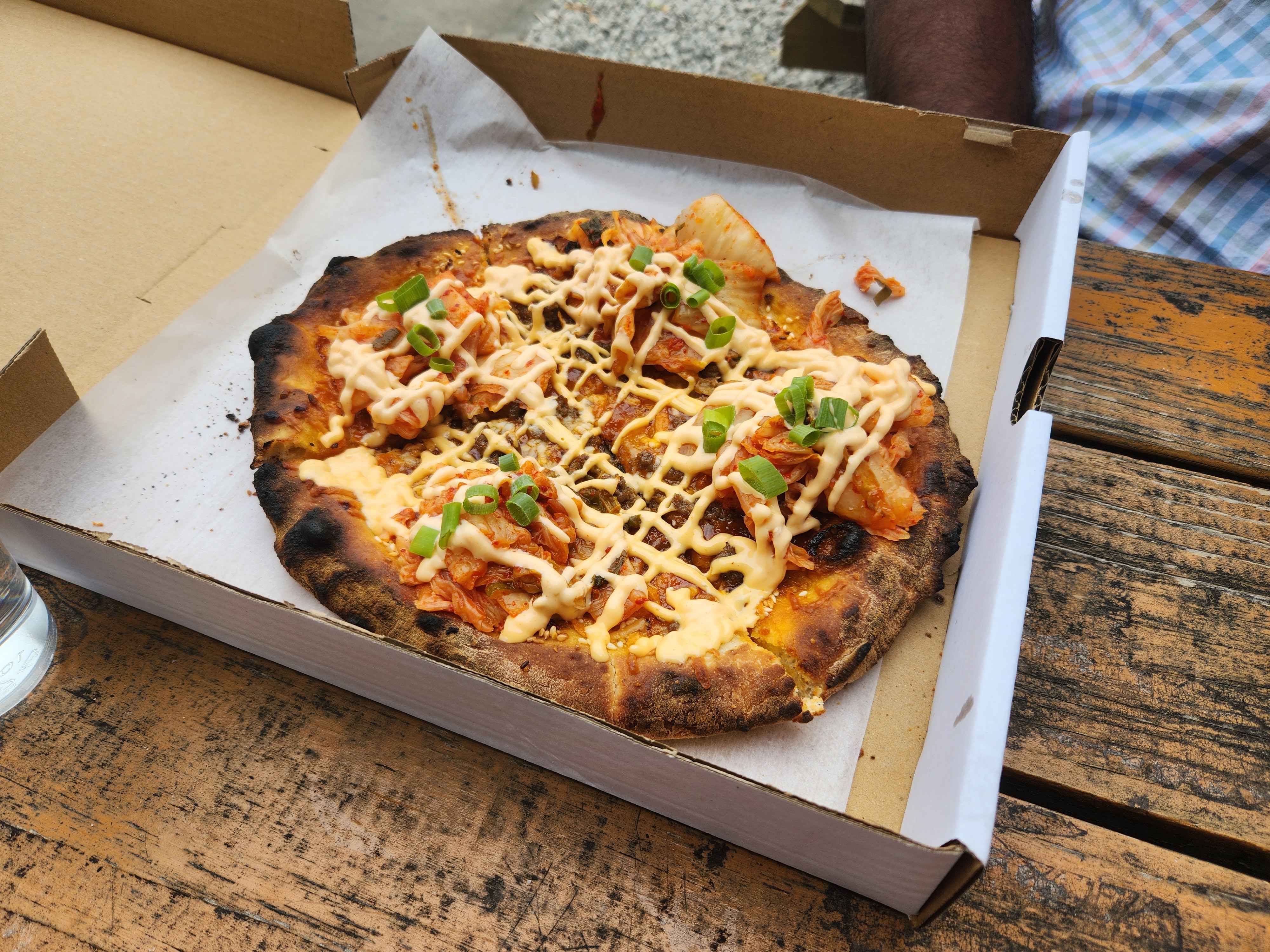 Kimchi pizza with sauce (2)