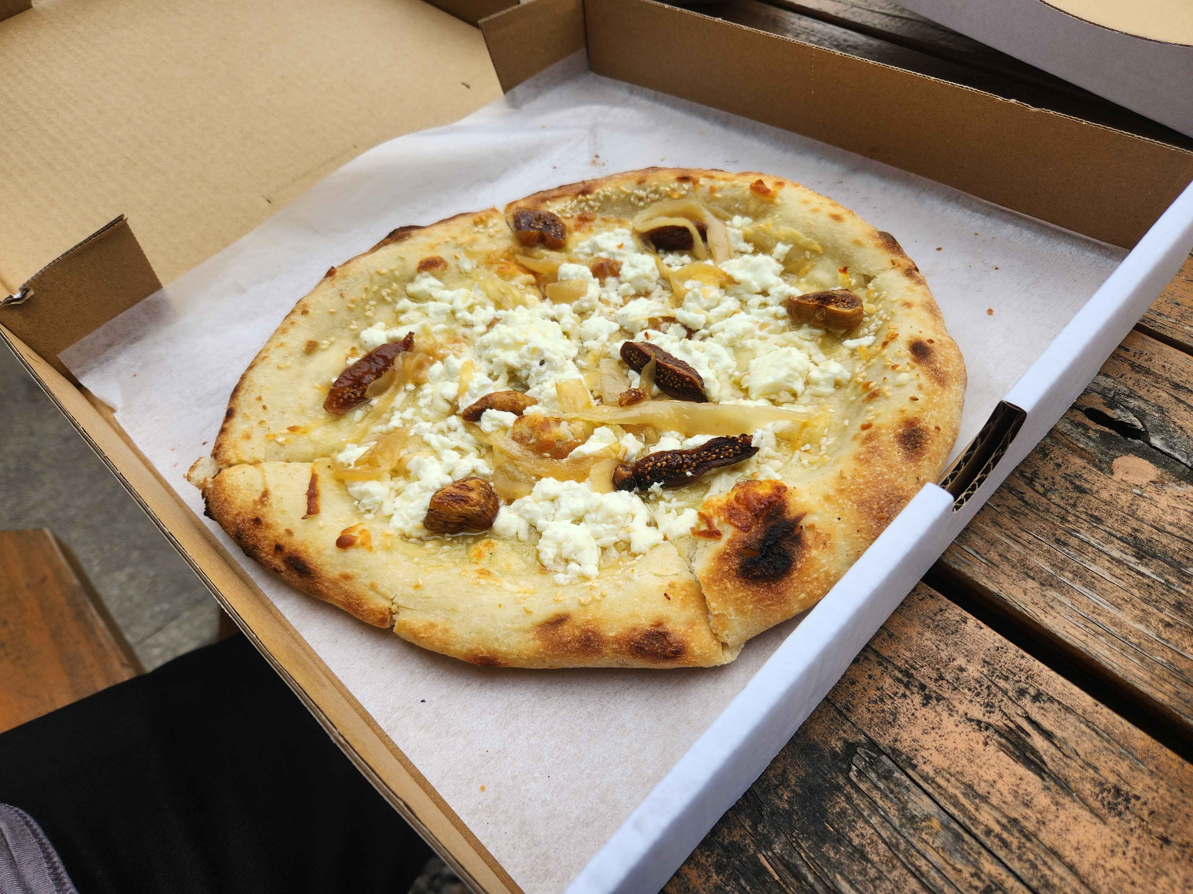 White pizza with figs (3)