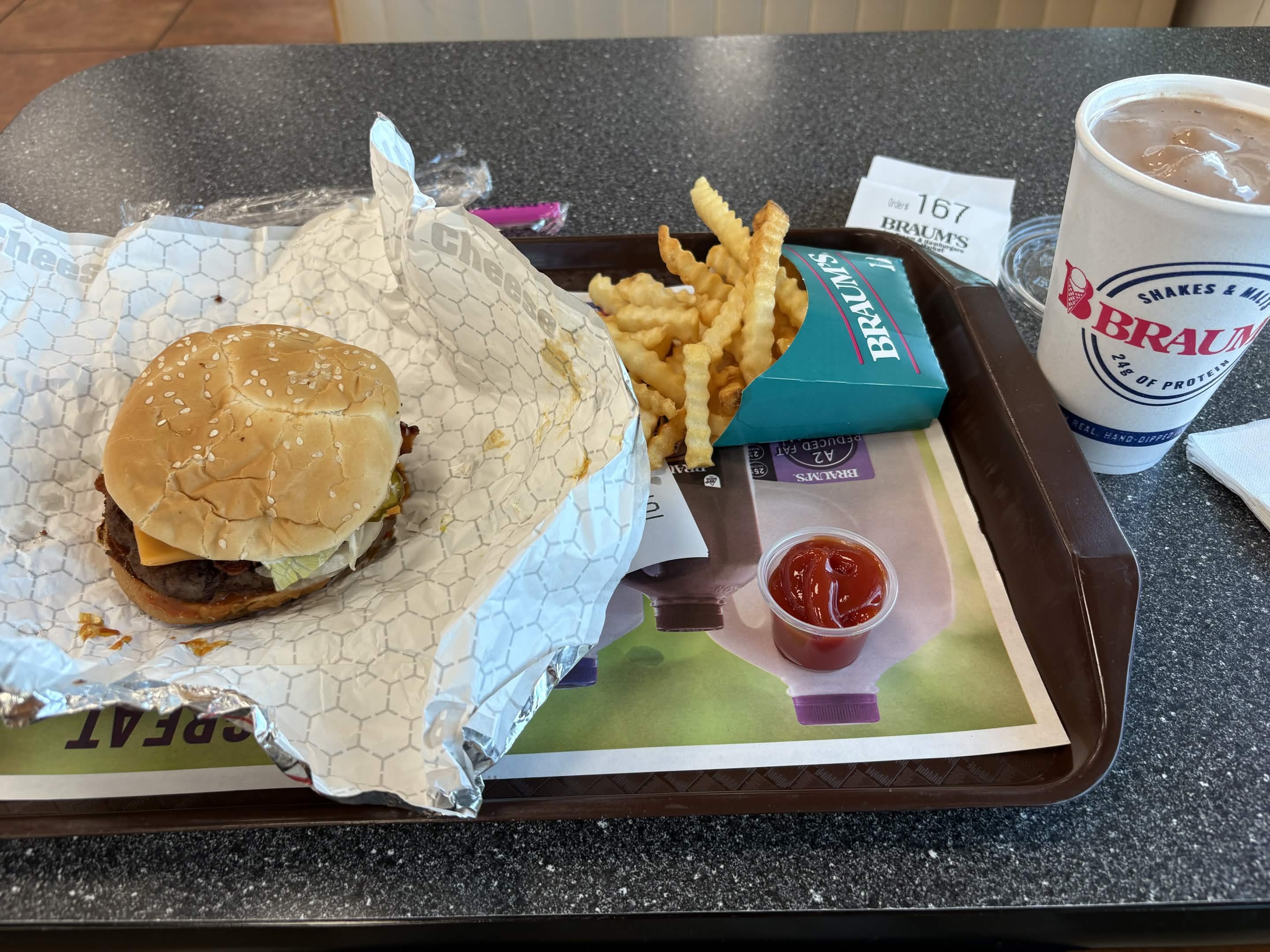 Cheeseburger with fries