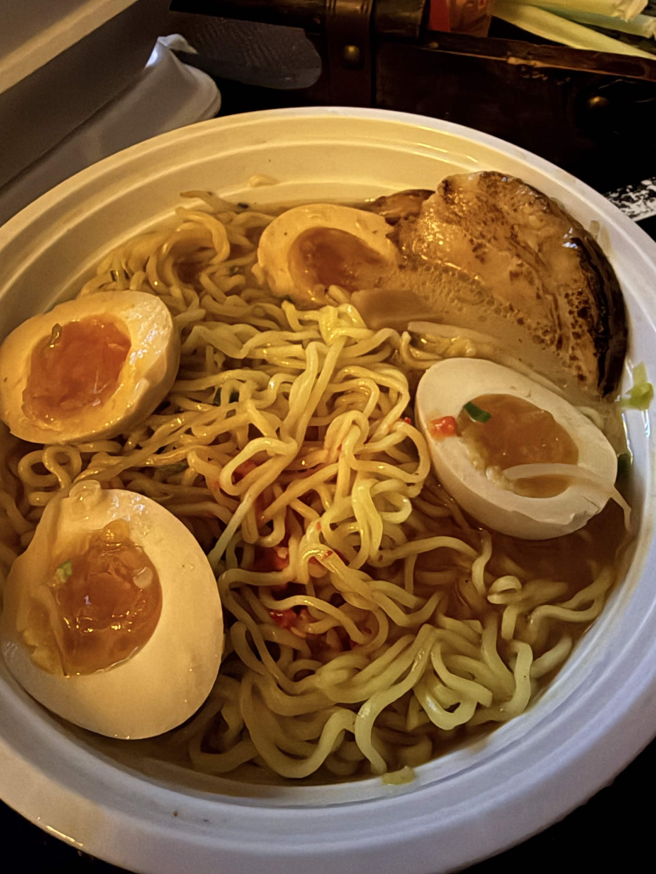 Ramen with eggs pork (1)