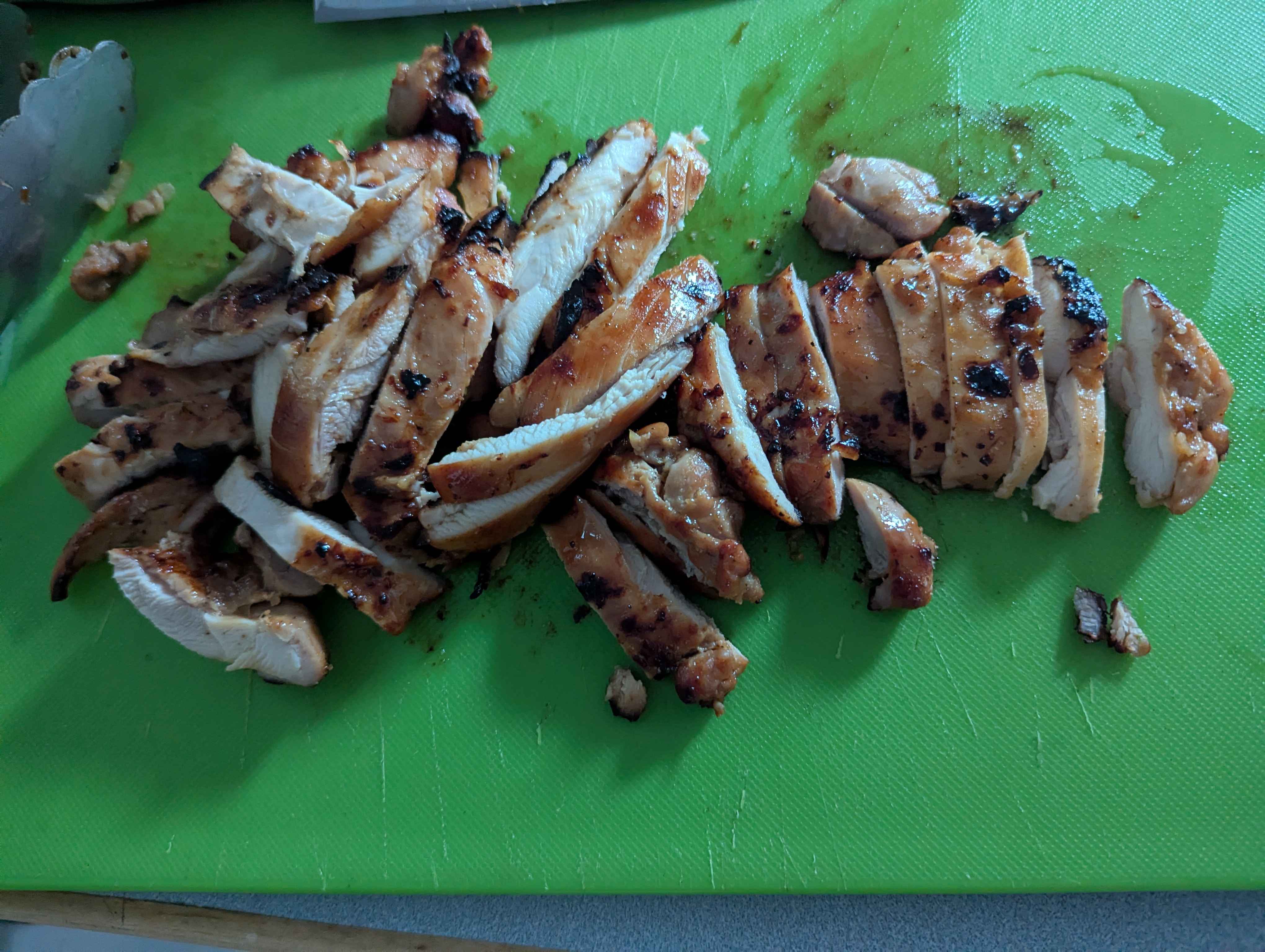 Sliced grilled chicken (1)