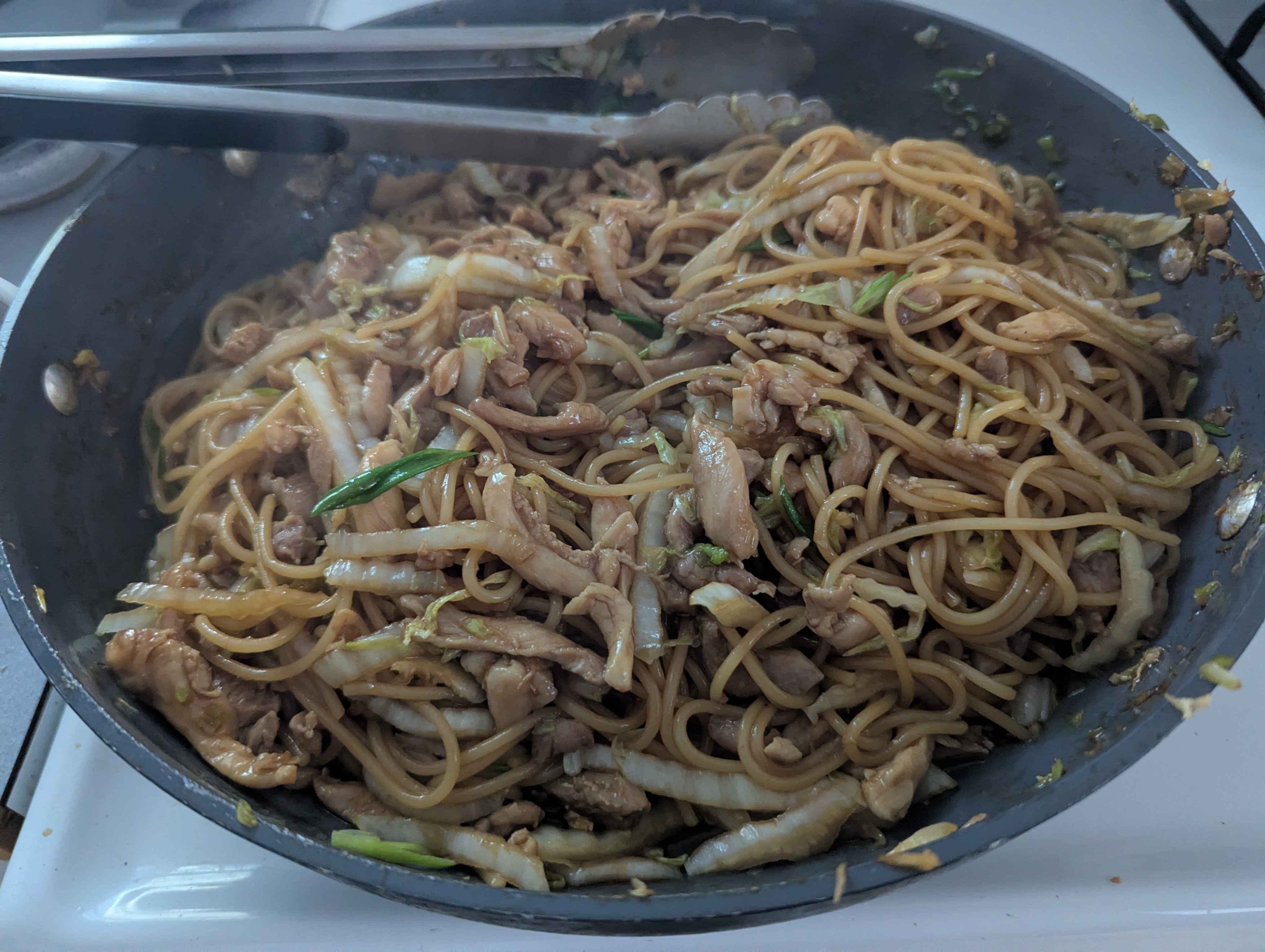 Noodle stir fry with chicken