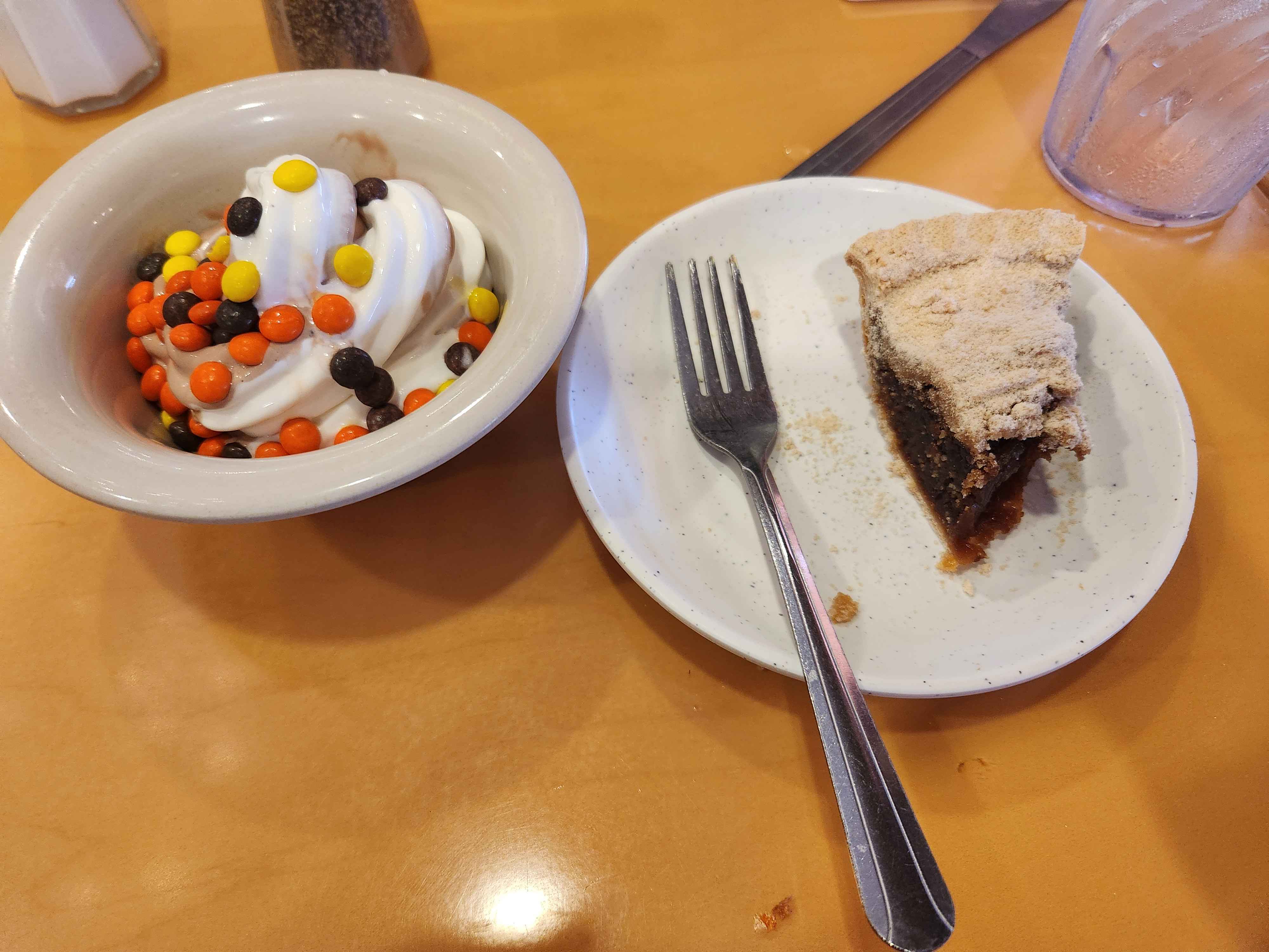 Ice cream with candy pie slice (4)