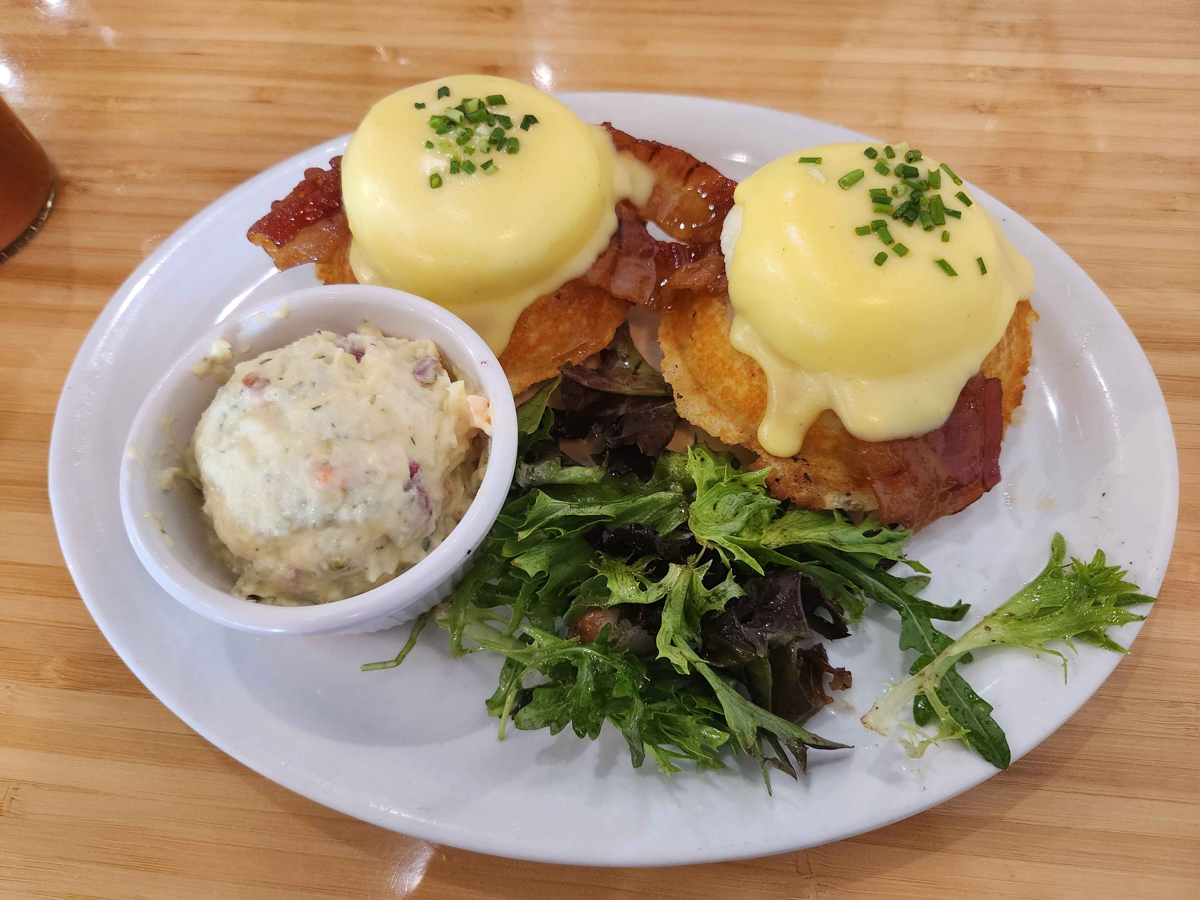 Eggs Benedict with salad