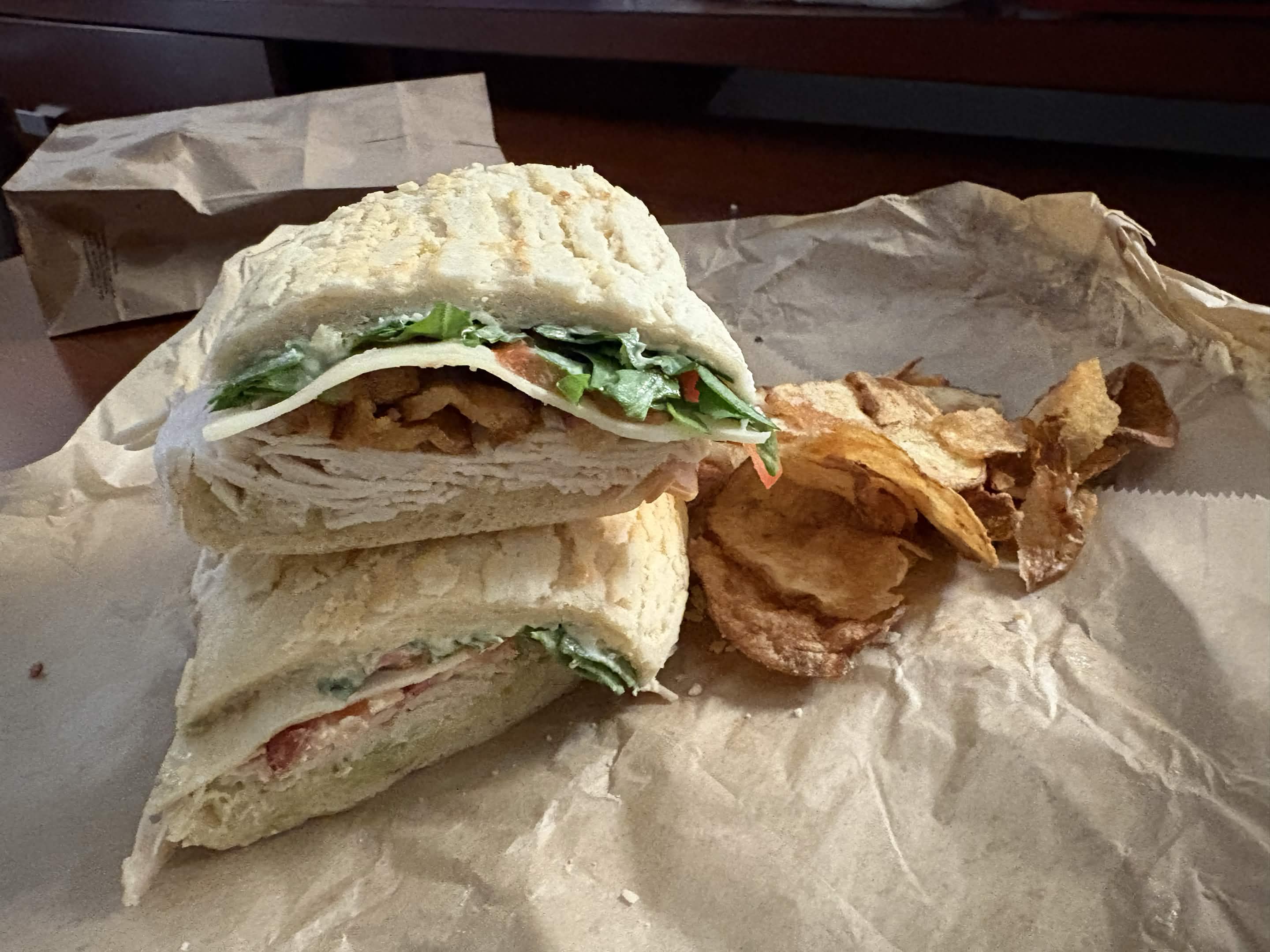 Turkey sandwich with chips