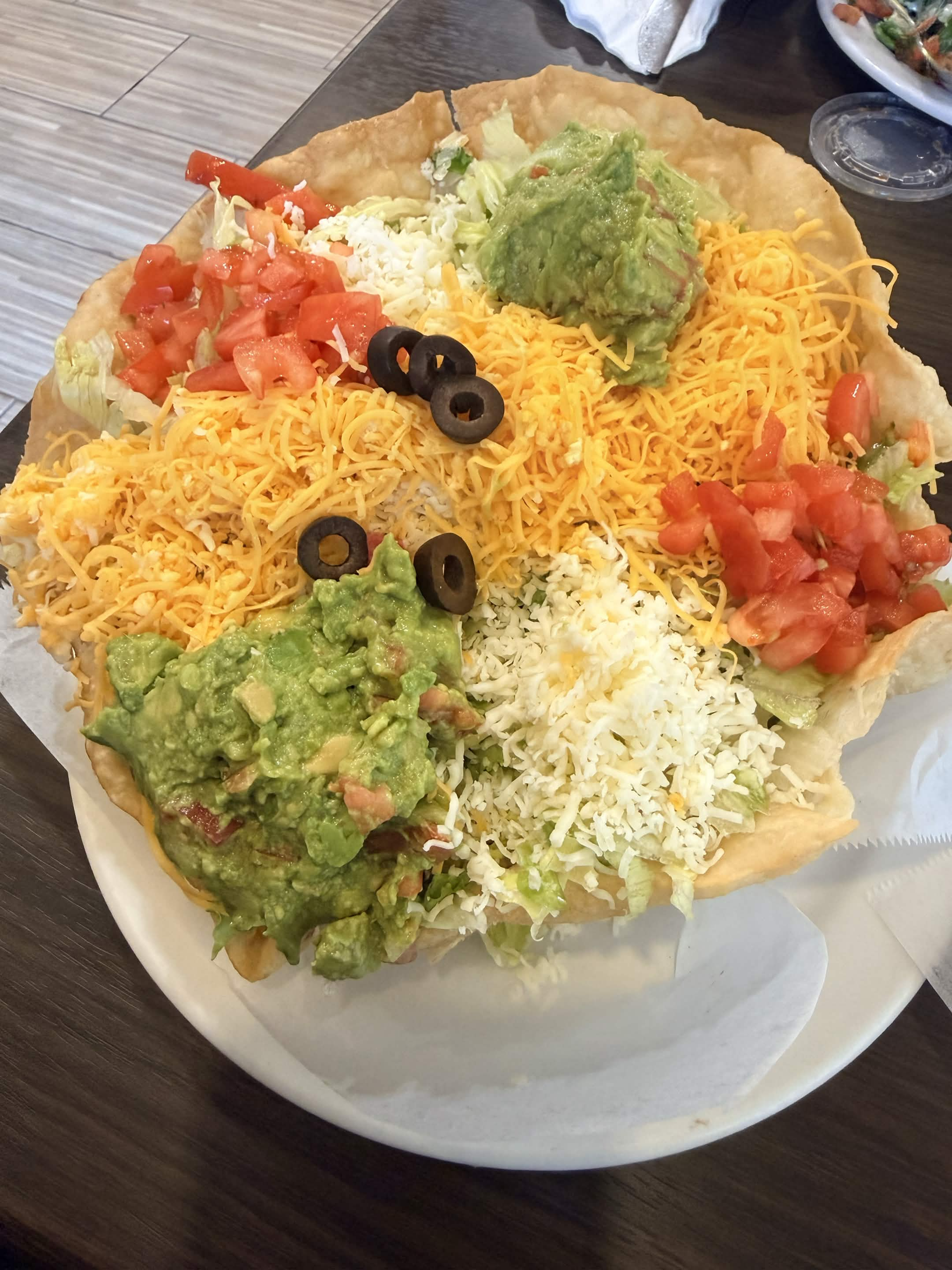 Taco salad with guacamole
