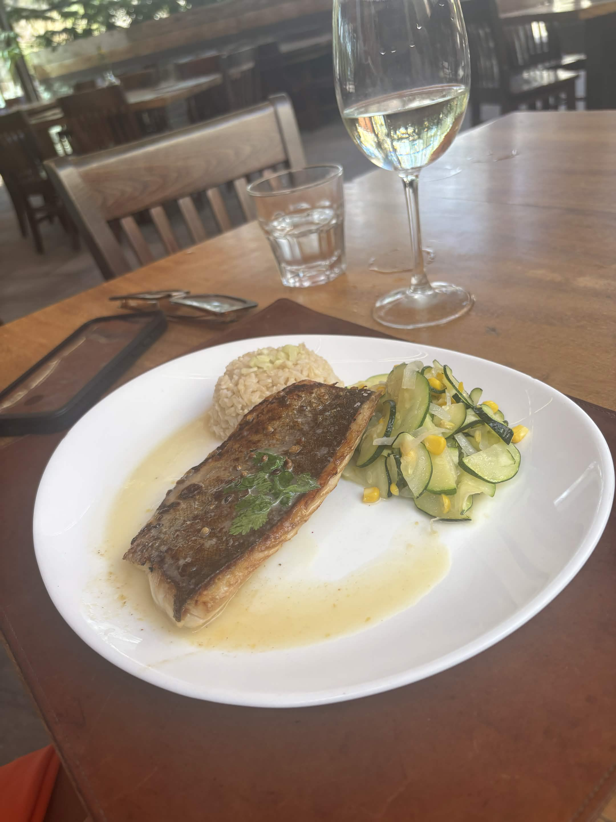 Grilled fish with rice and vegetables (1)