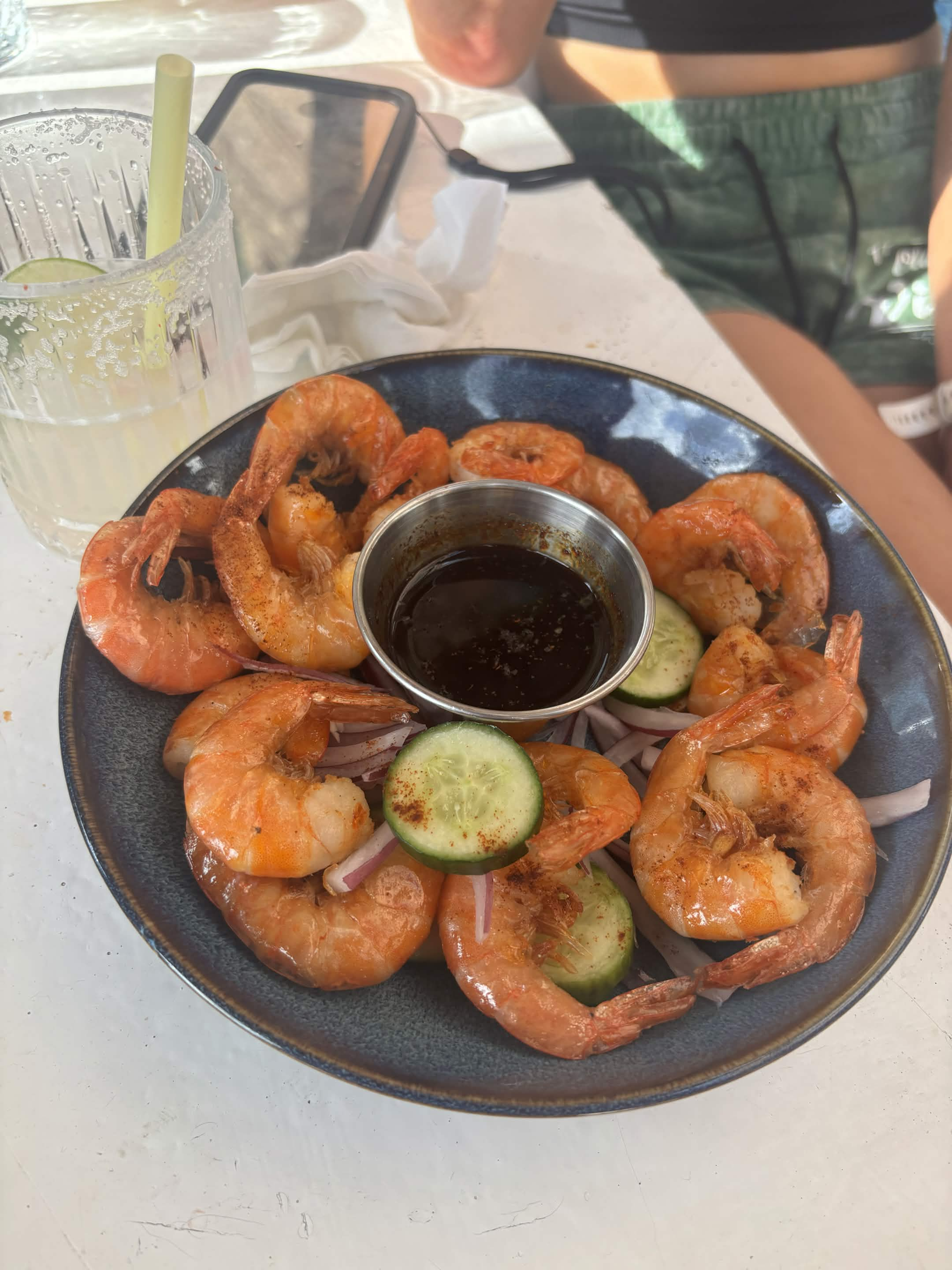 Shrimp with cucumbers and sauce (3)