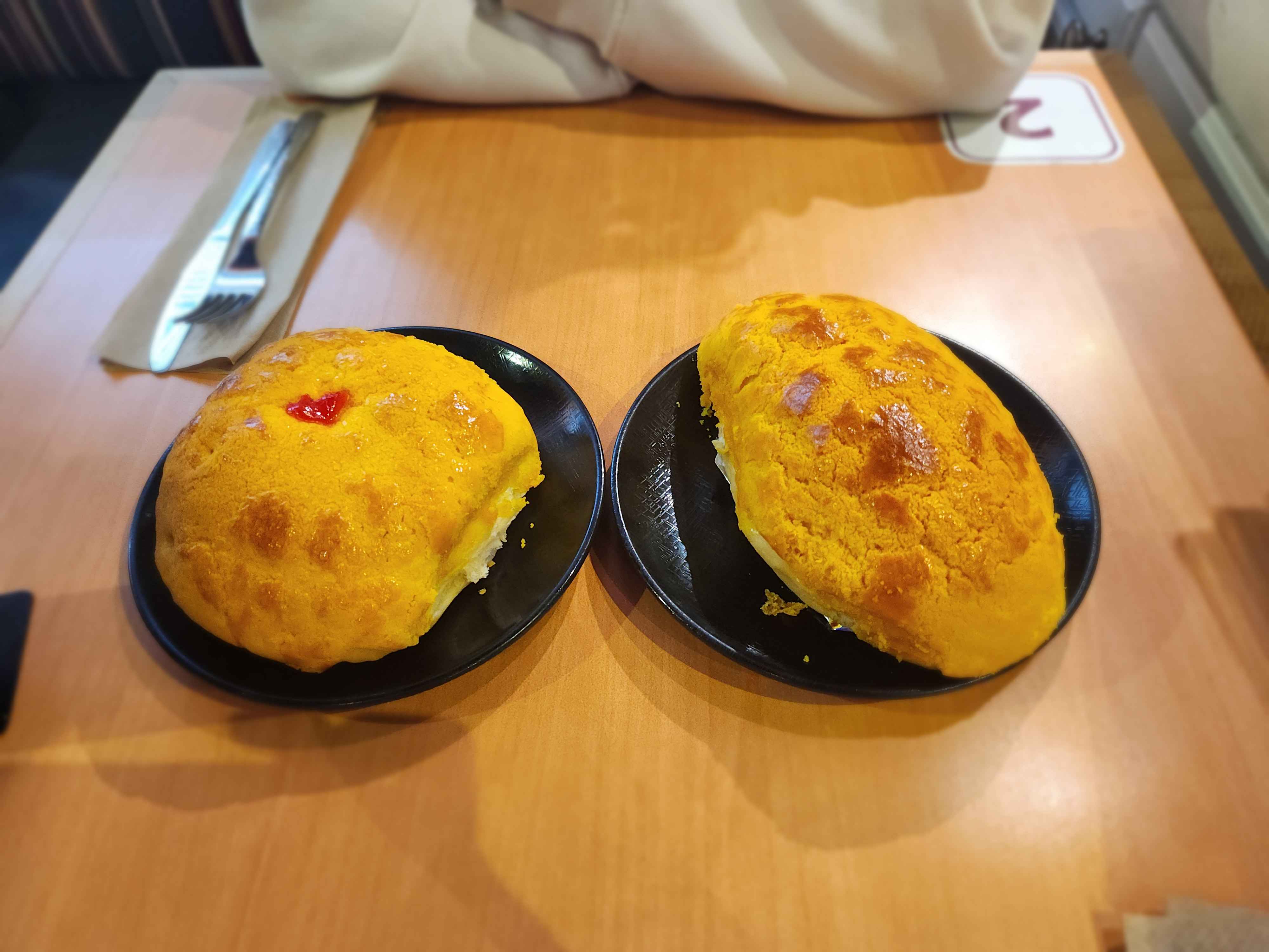 Pineapple buns (3)