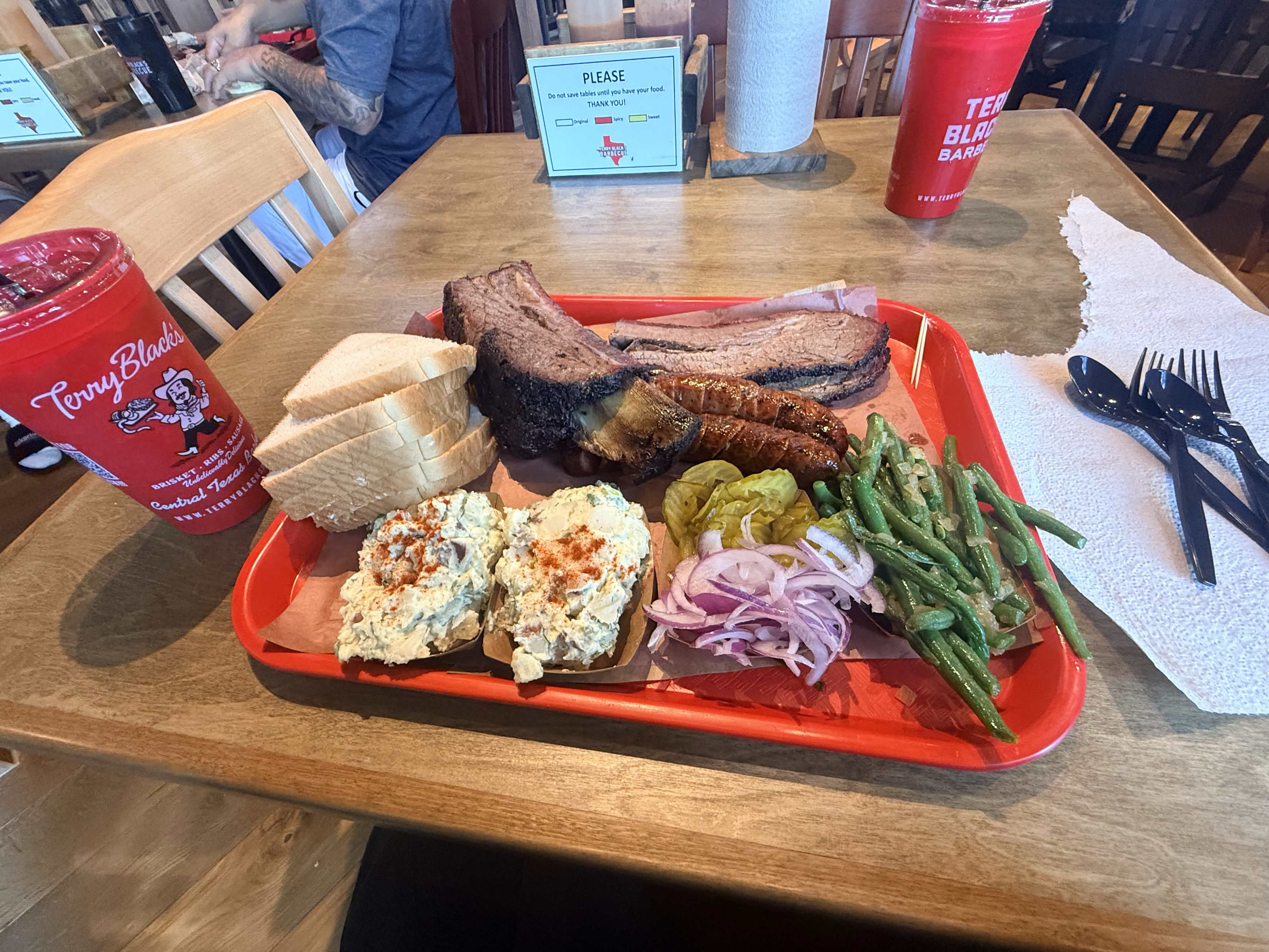 Barbecue platter with sides
