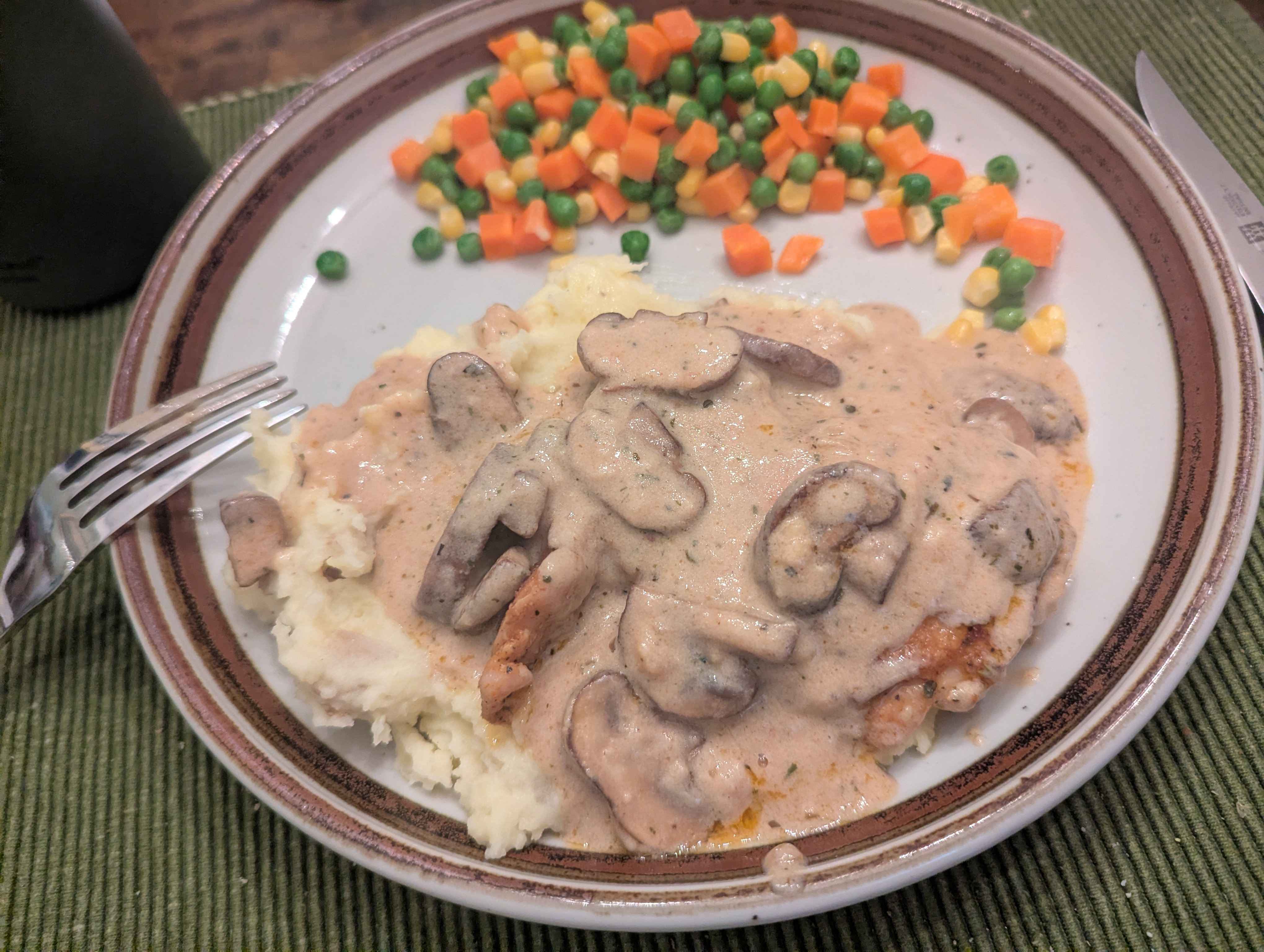 Chicken with mushroom gravy mashed potatoes mixed vegetables (2)