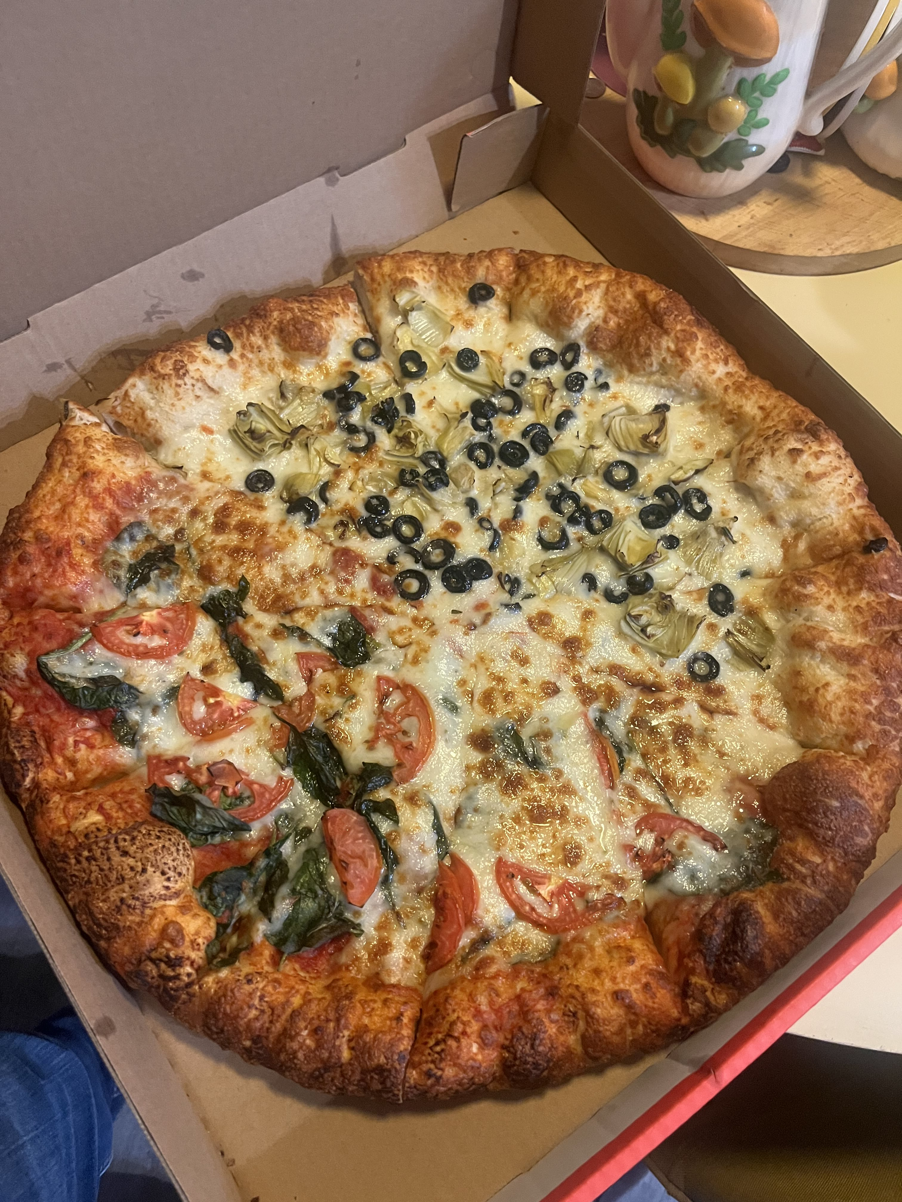Half veggie half white pizza