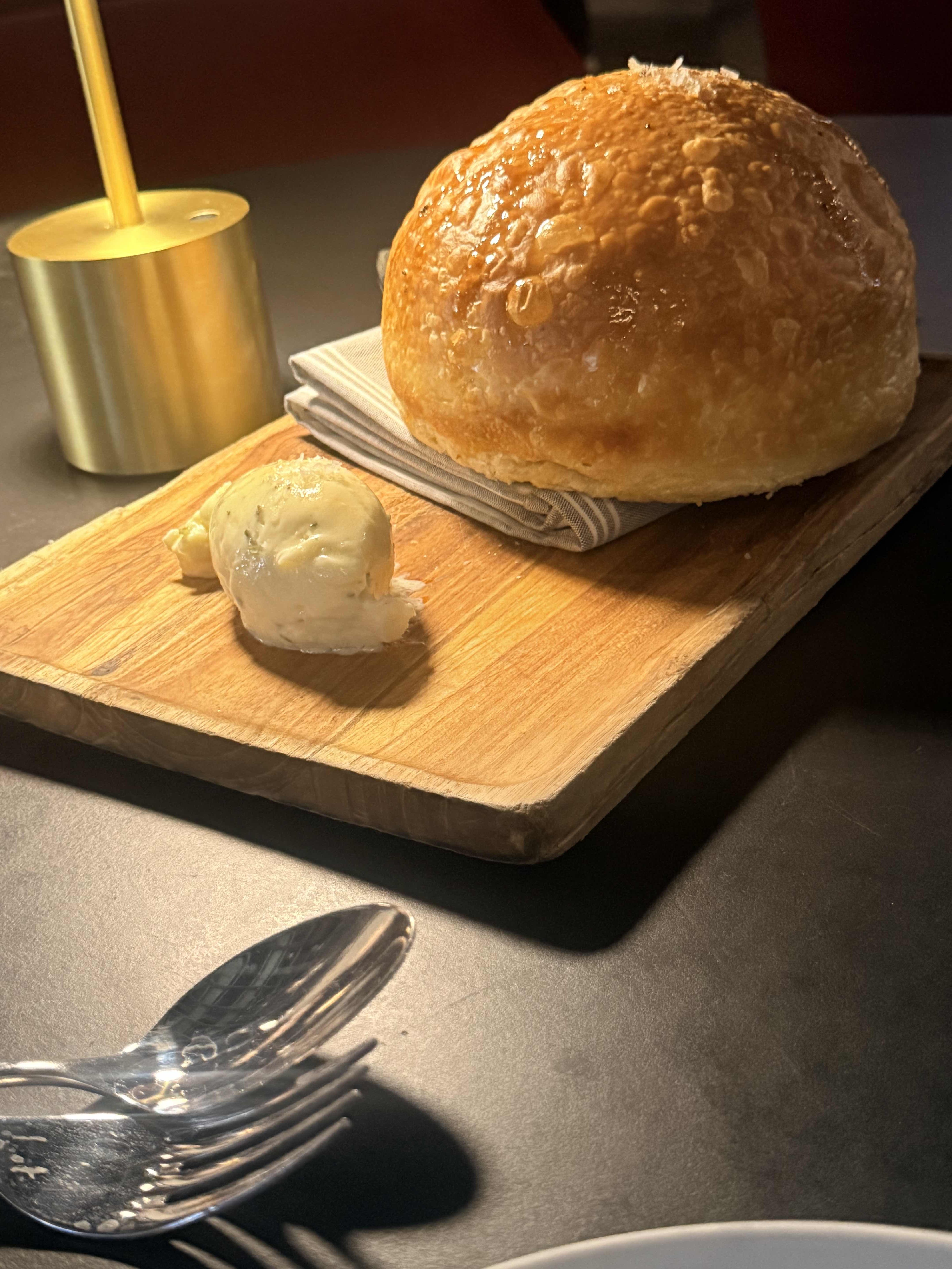 Round bread with butter (1)