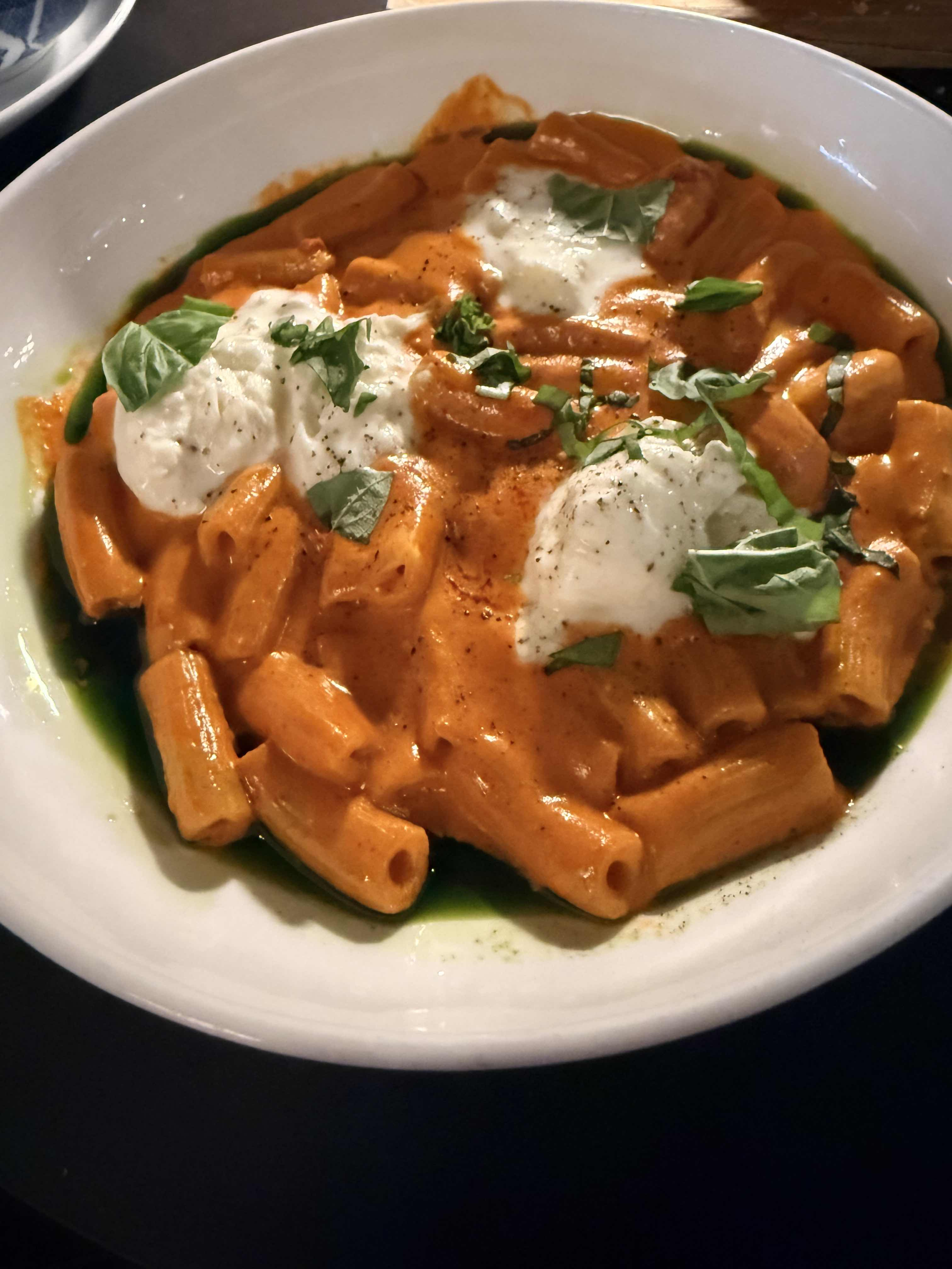 Rigatoni with creamy sauce (3)